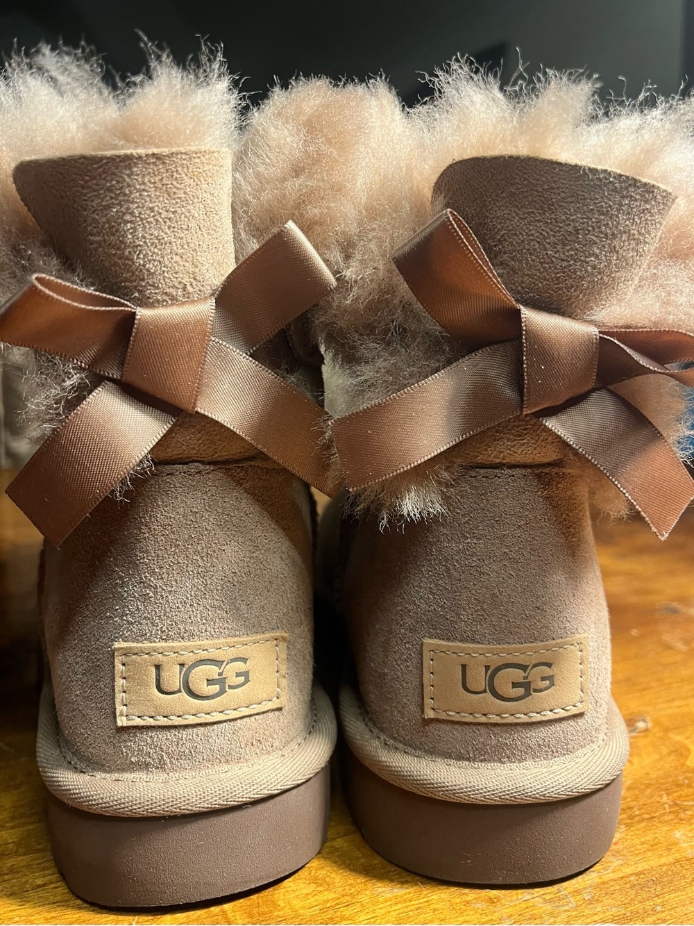 UGG Mini Bailey Bow ll Boots Suede Shearling Fur Rocky Oak/Tan Satin